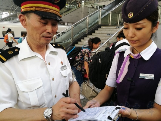 高温下的坚守--铁路上海站的调车人