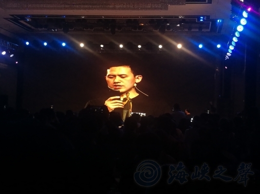 科大讯飞翻译机2.0新鲜出炉,AI同传让世界聊得